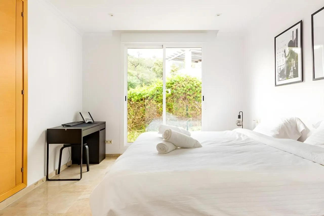 Luxury & Sunny Apartment With Breathtaking View In Marbella East Ojen